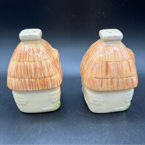 Thatched Roof Cottage Salt And Pepper Shackers - Picture 3 of 8